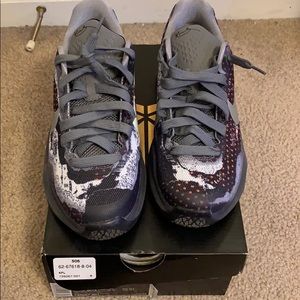 Nike kids Kobe x graffiti size 4.5y
